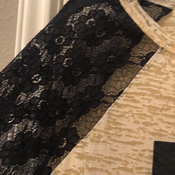 Three quarter length sleeve Texas T-shirt with lace sleeves. - Picture 2 of 5